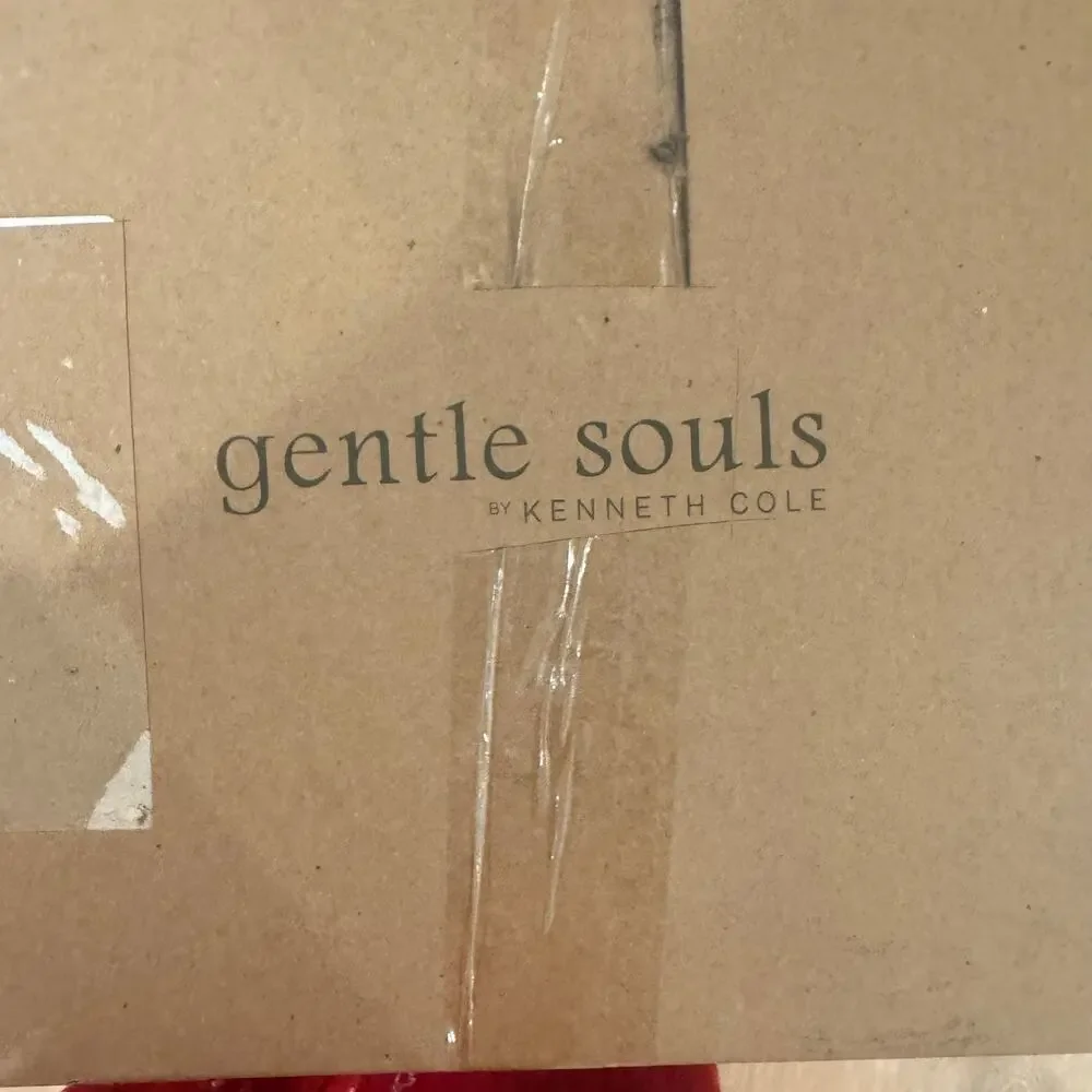 Kenneth Cole Gentle Souls Women's Wendy Zipper Regular Calf Boots Size 8.5 NWB